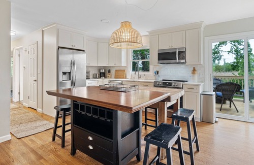 Guilford House | Cozy Shoreline home a short walk from downtown Guilford