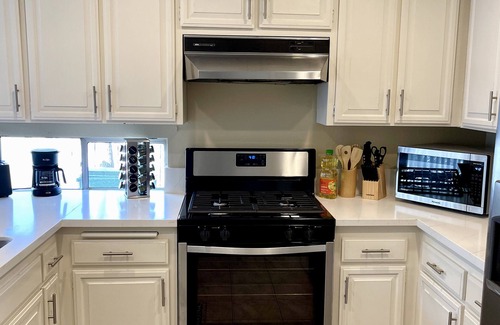 Woodbridge House | Cozy Single Level 3 Bed 2 Bath Home in the Heart of Irvine