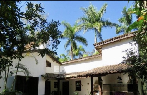 Silop House | Cozy single storey house, 100 meters from Itamambuca beach.