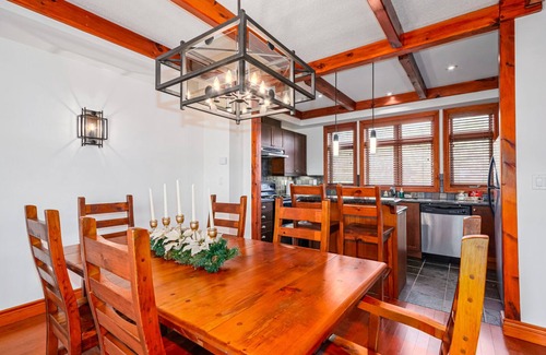Craigleith Cottage | ✨Cozy Ski Retreat Cottage at The Base of Blue Mountain✨