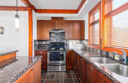 Craigleith Cottage | ✨Cozy Ski Retreat Cottage at The Base of Blue Mountain✨