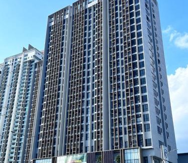 Bukit Indah Apartment | Cozy Sky Trees Bukit Indah Nflix HBO Disney l Pool B8