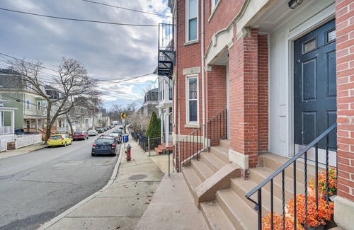 East Somerville Apartment | Cozy Somerville Studio: 2 Mi to Boston, Walk to T!