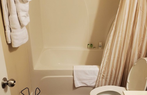Lawrenceville Apartment | Cozy space with Self check-in and free Parking 🏡