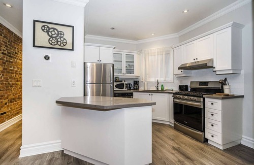 Little Portugal Apartment | Cozy Spacious 2Bedroom Main Level Suite