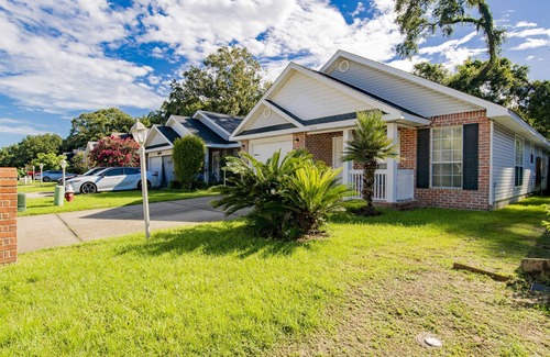 Northwest Pensacola House | Cozy & Spacious 4 bdrm Cottage in Pensacola