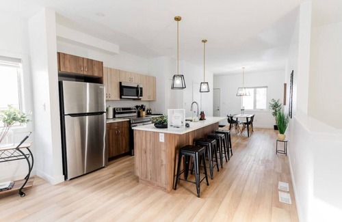 Winnipeg House | Cozy Stay Near Airport|Bright, Clean and Peaceful!