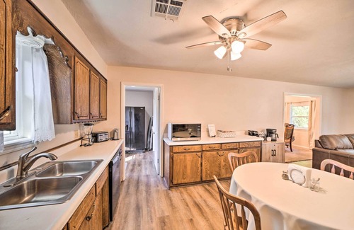 Longtown House | Cozy Stigler Escape, Walk to Lake Eufaula!