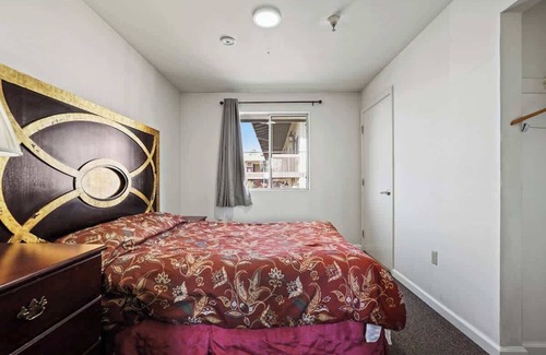 Fremont House | (Cozy studio, 1BED, 1BA, w/kitchen)