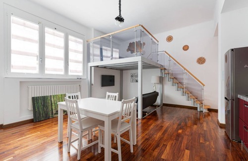 Calvairate Apartment | Cozy studio apartment on two levels, complete with all the main comforts located on the ground floor of a milanese building, in a good logistic position as a base for visiting Milan!Piazza V Giornate, the IED Design Institute and the Mangiagalli Hospital