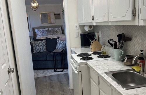 Seminary House | Cozy studio apartment just outside of Hattisburg in a country setting!