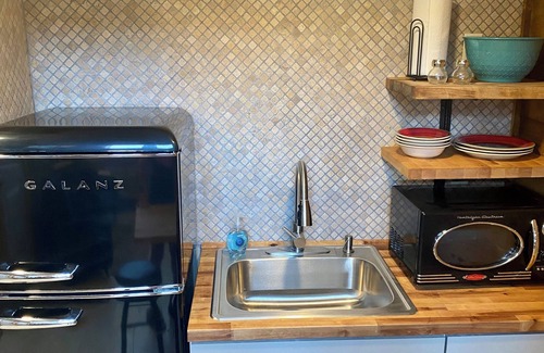 Girard Apartment | Cozy Studio in Historic Building on Girard Square Open Loft with King Size Bed