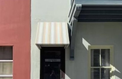 Seaside Apartment | Cozy studio in the heart of Seaside walking distance to the beach