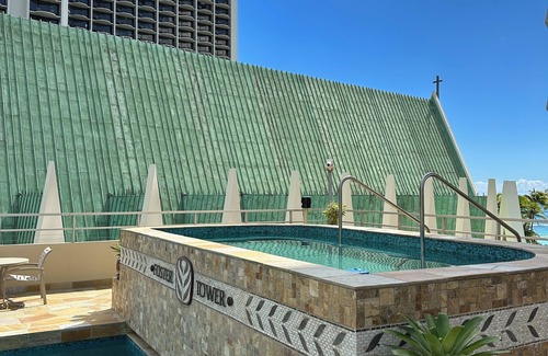Honolulu Condo | Cozy studio in Waikiki across the street from Waikiki Beach