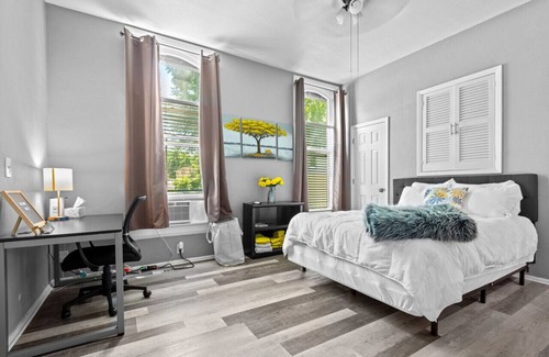 St. Charles Historic District Apartment | Cozy Studio Oasis Blocks from Main Street