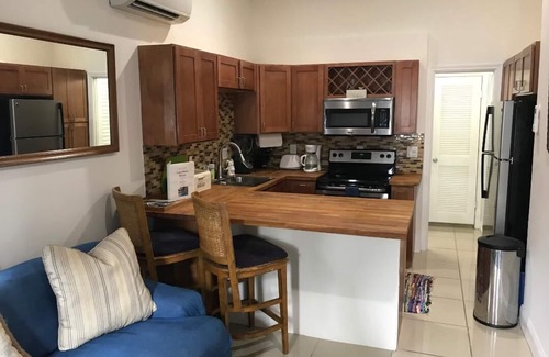 Coral Shores Apartment | Cozy studio w/pool and jacuzzi close to beach!