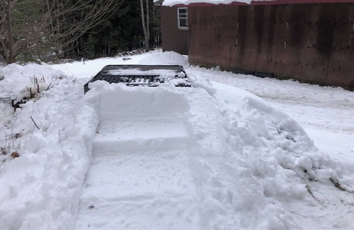 Springfield Apartment | Cozy studio with WiFi and fitness room in Springfield. Close to Okemo and Magic.