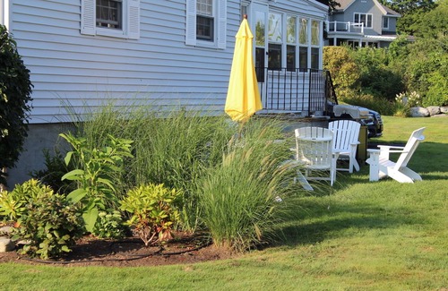 Rye House | Cozy, Stylish Bluebird Cottage, Steps To Jenness Beach! Fall & Winter Rentals