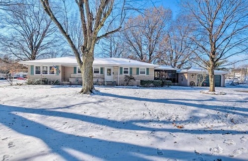 Decatur House | Cozy, stylish spot with great amenities—walk to food, shops & 15 min DEC airport