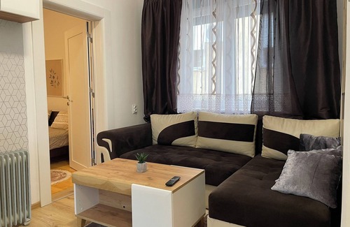 City Center House | Cozy & Stylish Townhouse in Central Niš w/2BR WiFi AC