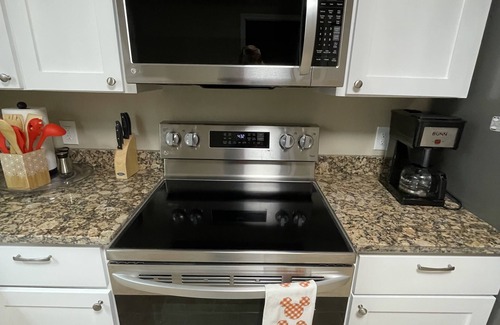 Drayton House | Cozy suburban home only 5 mins from downtown Spartanburg.