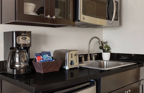 Anaheim Resort Resort | Cozy Suite Steps Away From Disneyland w/Resort Pool & WiFi
