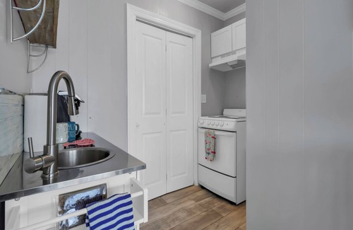 Gulf Breeze Apartment | Cozy Suite w/Private Pool minutes from Navarre Beach!