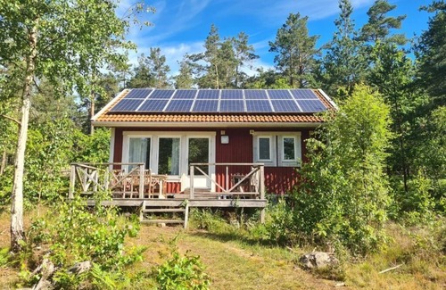 Gamleby Cottage | Cozy summer cottage on privately owned island with nature on the doorstep