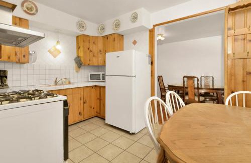 Big Bear Lake Ski Chalet | Cozy Summit- Cozy Central Resort Chalet- Minutes to Activities