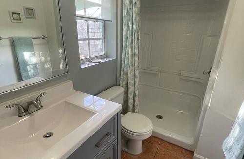 Discovery Bay Cottage | Cozy cottage on the canal!