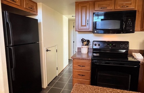 Almont Cabin | Cozy "Tiny Home" style Cabin Perfect for Couples and Families