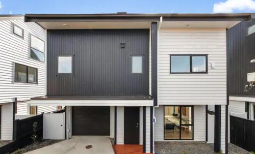 Auckland House | Cozy Top-Floor Stay with Private Bathrooms & Free Parking