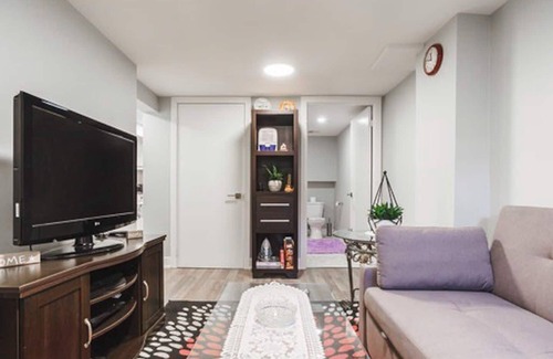 Rockcliffe - Smythe House | Cozy Toronto Private Apartment