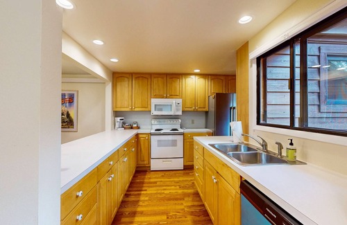 Jackson Hole House | Cozy townhome with fireplace, deck, WIFI, mountain views, great location