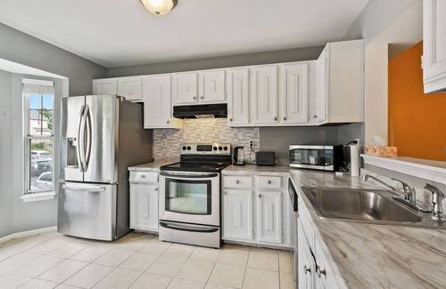 Fairland House | Cozy & Tranquil Getaway: Deck, Yard, Free Parking!