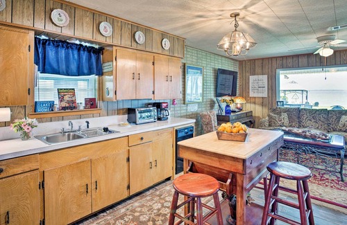 Cedar Creek Reservoir Cabin | Cozy Trinidad Cabin on Cedar Creek Lake!