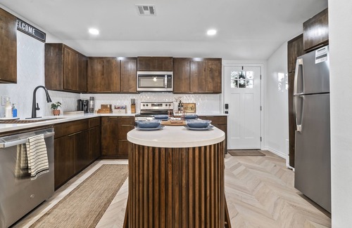 Broken Arrow House | Cozy two bedroom charmer close to Downtown BA