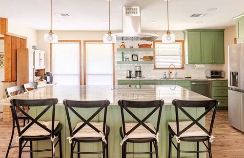 Waco House | Cozy Up at the Bear’s Nest – Your Peaceful Retreat on the Brazos
