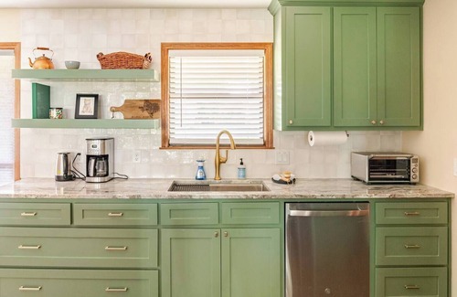 Waco House | Cozy Up at the Bear’s Nest – Your Peaceful Retreat on the Brazos