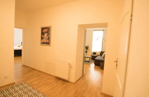 Funfhaus Apartment | Cozy Urban Nest | LF16
