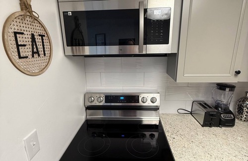 Federal Heights Condo | Cozy Urban Retreat – Close to Downtown, Free Parking!