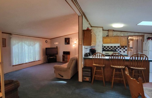 Gladwin House | cozy vacation home with fantastic Lake access!