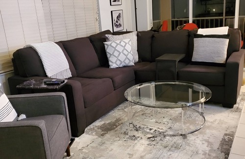 Auburn Woods Condo | Cozy Venice Condo 4 miles to the beach