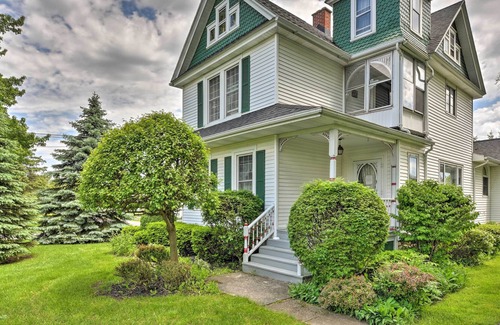 Elma House | Cozy 'Victoria House': 14 Mi to Downtown Buffalo!
