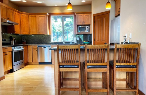 Cle Elum Cabin | Cozy Views Hot Tub Pickleball 6 acres