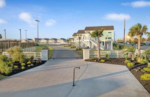 Galveston House | Cozy Villa Walk to Beach