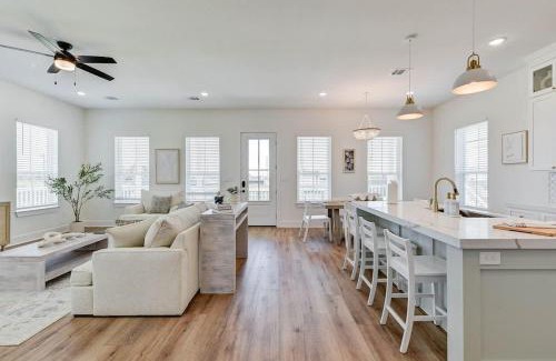 Galveston House | Cozy Villa Walk to Beach