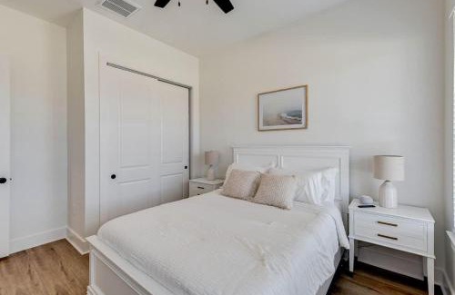 Galveston House | Cozy Villa Walk to Beach