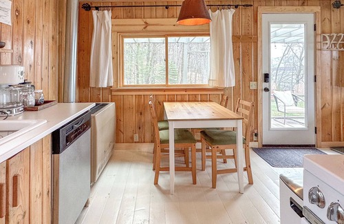Cohasset Cabin | Cozy Vintage Cabin on Lake Pokegama & MTB Trails