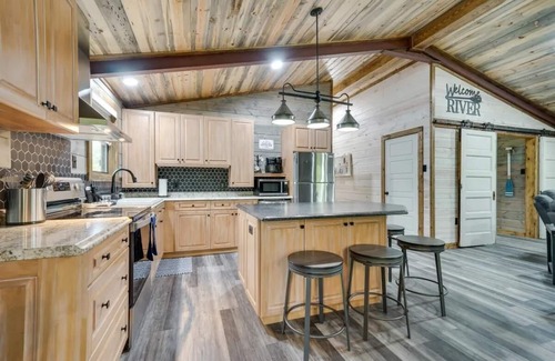 Golden Cabin | Cozy *water front cabin* for 4 w/kayaks, fire pit